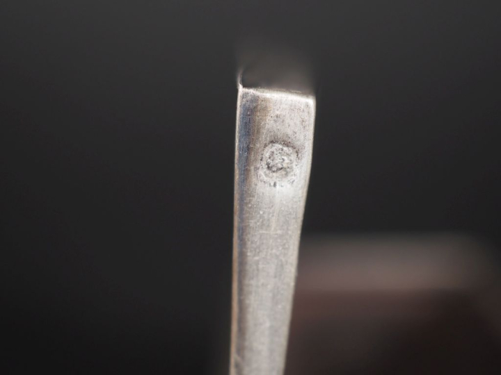 Tabatière en argent 925, poinçon Minerve, décor guilloché. Poids : 86 