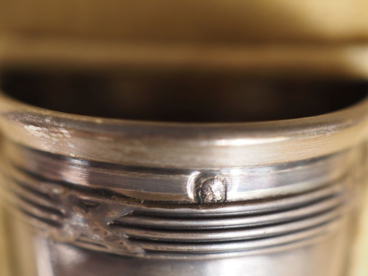 Douze verres à liqueur de style Louis XVI en argent 925, poinçon Miner