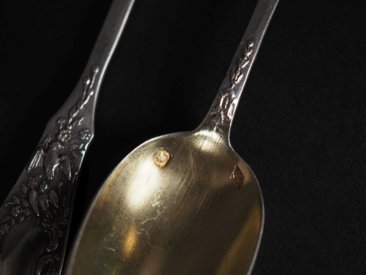 Onze cuillères en argent et argent doré 925, poinçon Minerve, à décor 