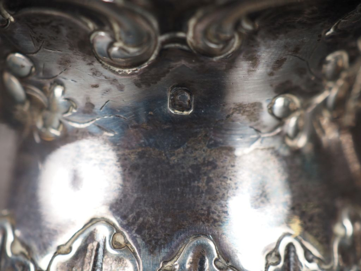 Paire de vases tripodes de style Louis XV en argent 925, poinçon Miner