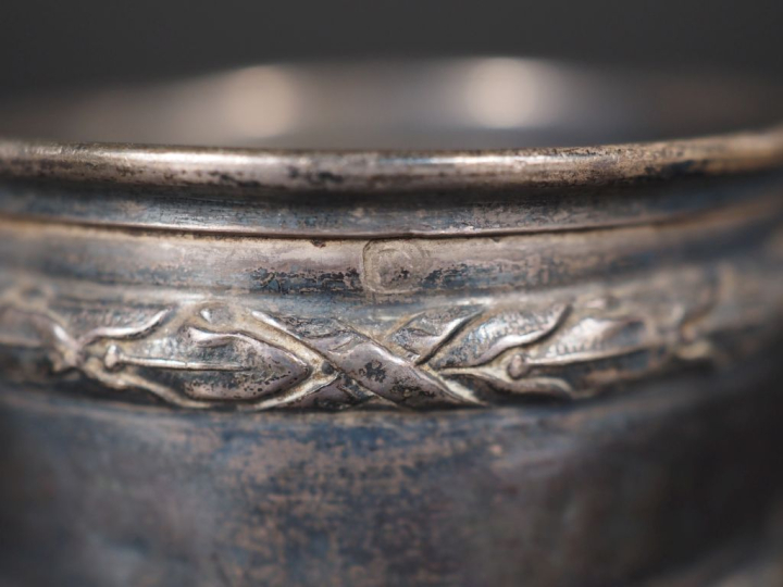 Ensemble comprenant quatre différents ronds de serviette en argent 925
