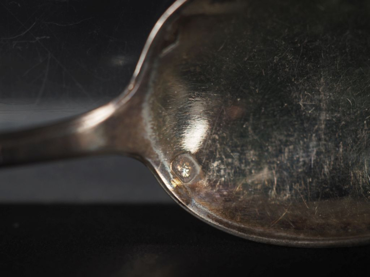 Dix différentes cuillères en argent 925, poinçon Minerve, à décor de b