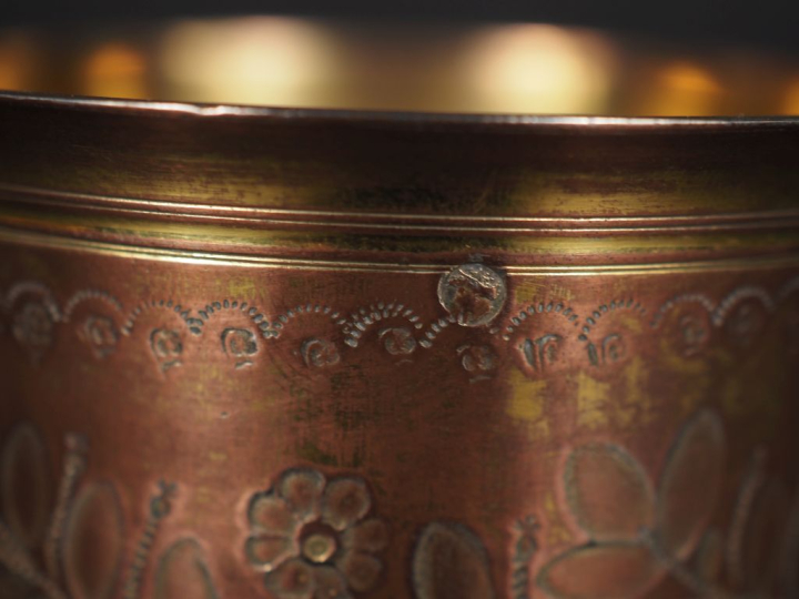 Timbale en argent doré 925, poinçon Minerve, à décor gravé de feuillag