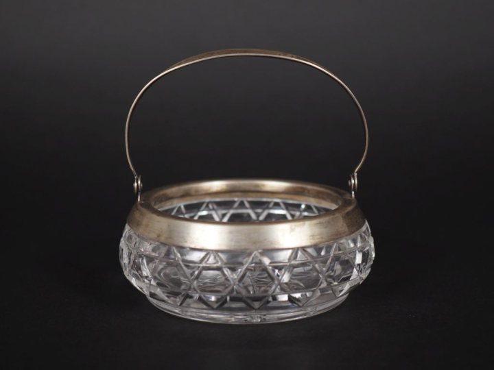 Vide-poche à anse en verre taillé et argent 925.  H. 4 cm Diam. intéri