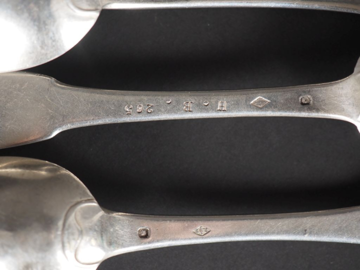 Deux grandes cuillères assorties en argent 925, poinçon Minerve, modèl