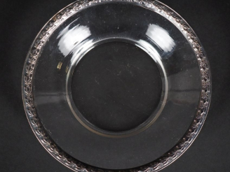 Vente aux enchères Petit vide-poche en verre et argent 925, poinçon Minerve, à décor de f
