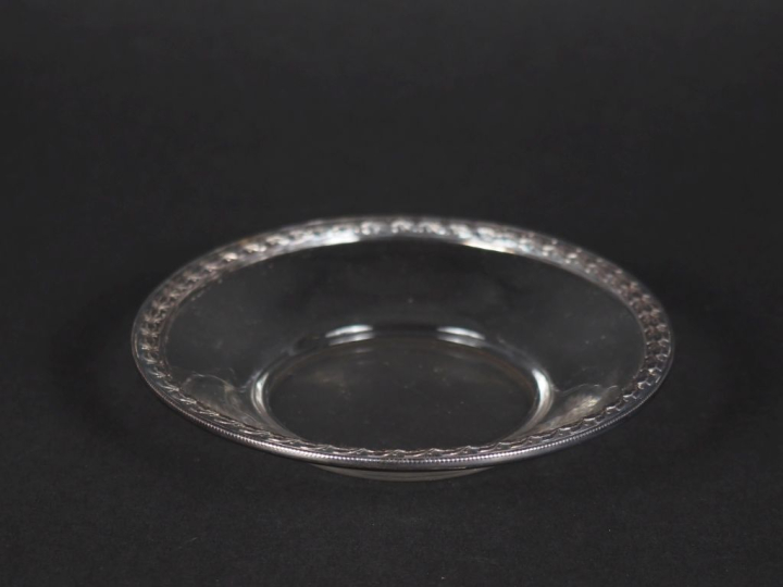 Petit vide-poche en verre et argent 925, poinçon Minerve, à décor de f