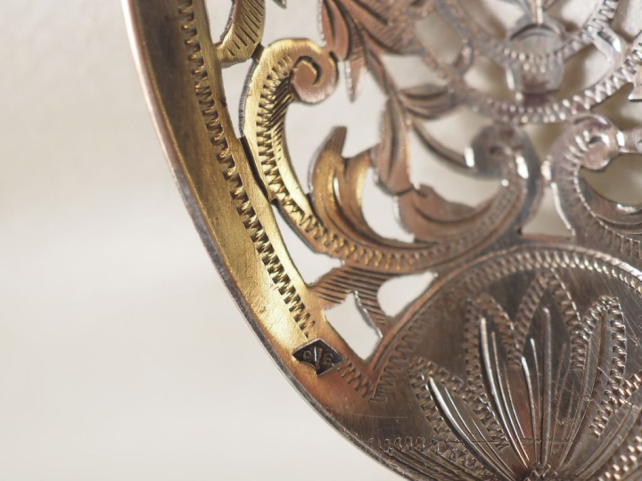 Nécessaire à douceurs quatre pièces de style Louis XV en argent 925, p