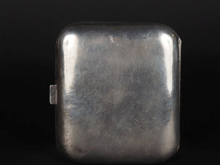 Etui à cigarettes en argent 935, orné d'une miniature figurant une élé
