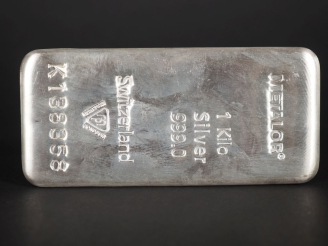 Vente aux enchères Lingot d'argent.  Poids. 1000g Titre. 999.0 Numéro. K138358 FRAIS ACHE