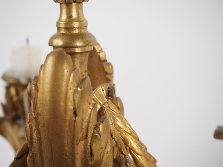 LELIEVRE.  Paire de candélabres de style Louis XVI en bronze ciselé et