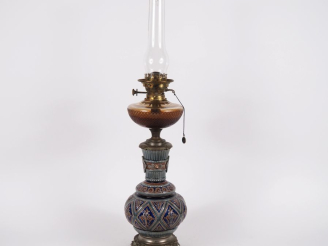 Vente aux enchères Lampe à pétrole Napoléon III en céramique polychrome et cristal (compl