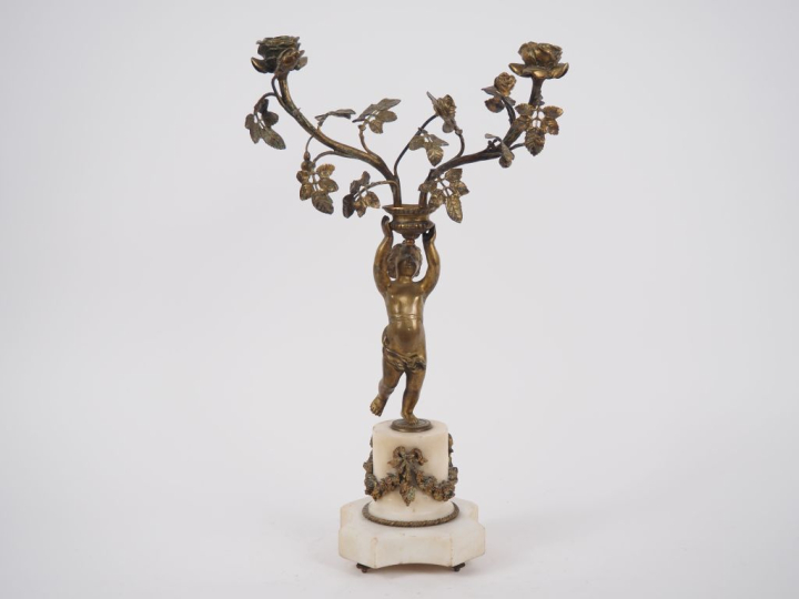 Bougeoir double de style Louis XVI en bronze doré et albatre en forme 