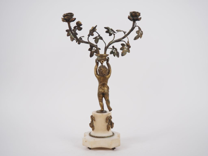 Bougeoir double de style Louis XVI en bronze doré et albatre en forme 
