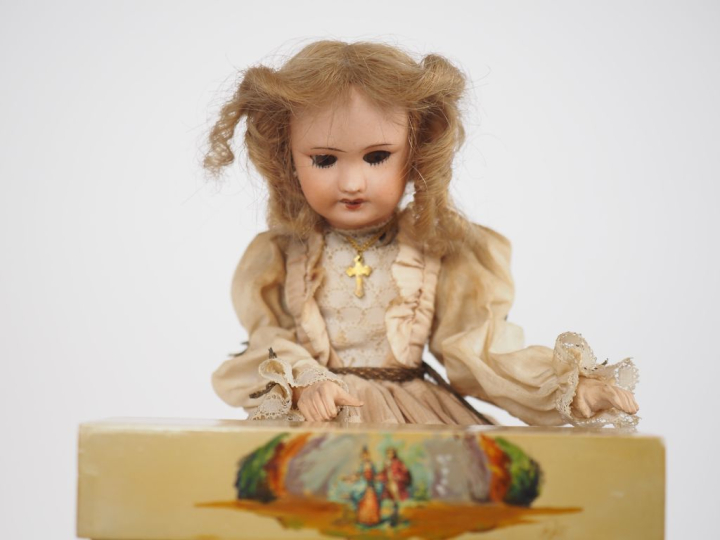 FARKAS Jean. "Jeune femme au clavecin". Automate musical de fabricatio