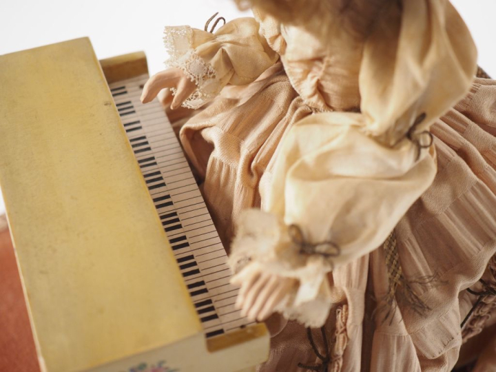 FARKAS Jean. "Jeune femme au clavecin". Automate musical de fabricatio