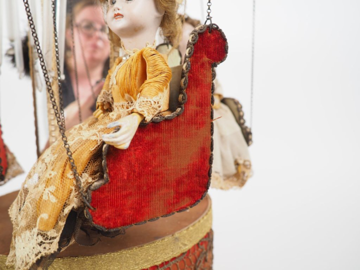 Automate traditionnel fabriqué par Michel Marcu.  Manège mécanique ave
