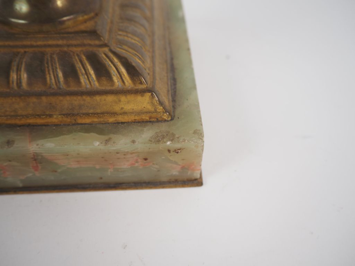 Pied de lampe en onyx vert et bronze doré en forme de colonne corinthi