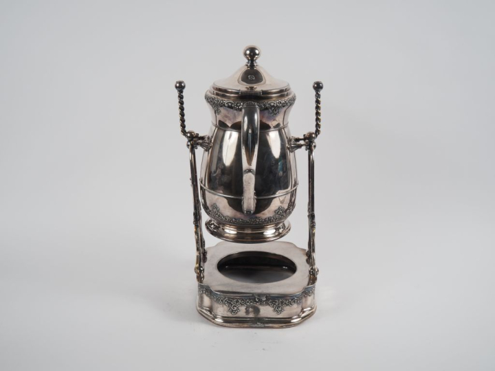 Samovar fin XIXème en métal argenté anglais à décor de frise de fleurs