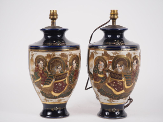Vente aux enchères SATSUMA.  Paire de vases fin XIXème en céramique polychrome, à décor d