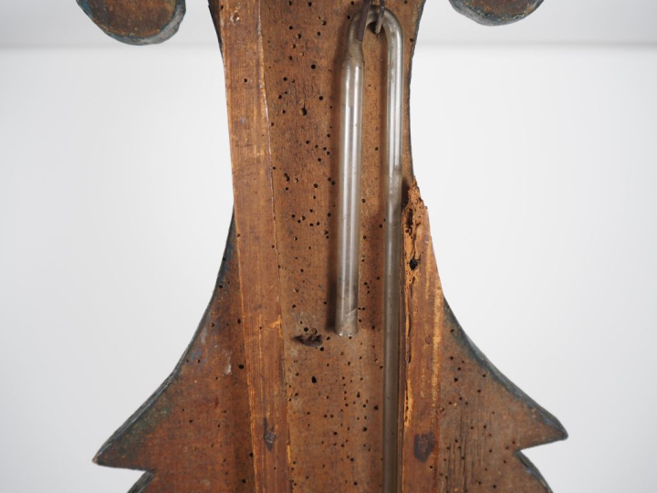 Baromètre début XIXème en bois peint, à décor en relief de fleurs poly
