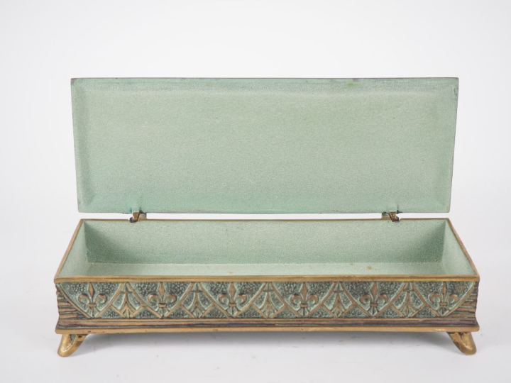 Max Le VERRIER.  Coffret en bronze "chasse au moyen âge vers 1348" Sig