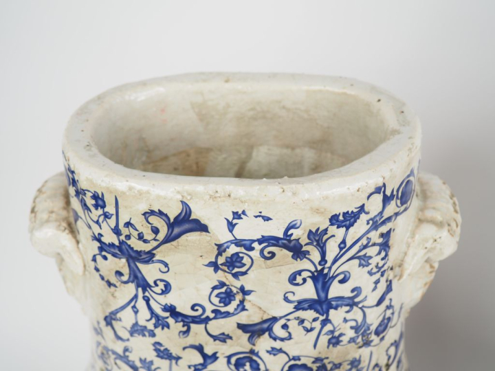 Paire de vases XIXème provençaux en terre vernissée, à décor de rincea