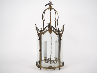 Vente aux enchères Lanterne de vestibule cylindrique de style Louis XV en verre et métal 
