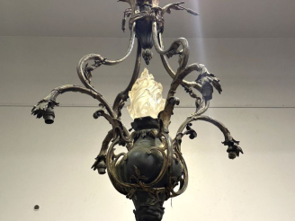 Vente aux enchères Lustre Napoléon III de style Louis XV en bronze doré et patiné à décor