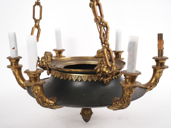 Lustre de style Empire en tôle verte et bronze doré, en forme de vase 