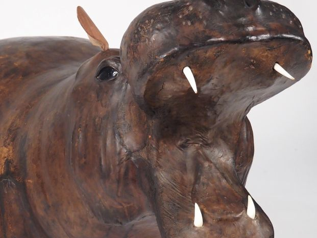 Ecole française XXème.  "Hippopotame" Grand sujet en bois gainé de cui