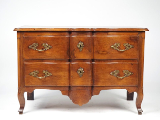 Vente aux enchères Commode Transition en bois mouluré et sculpté, façade galbé à léger re