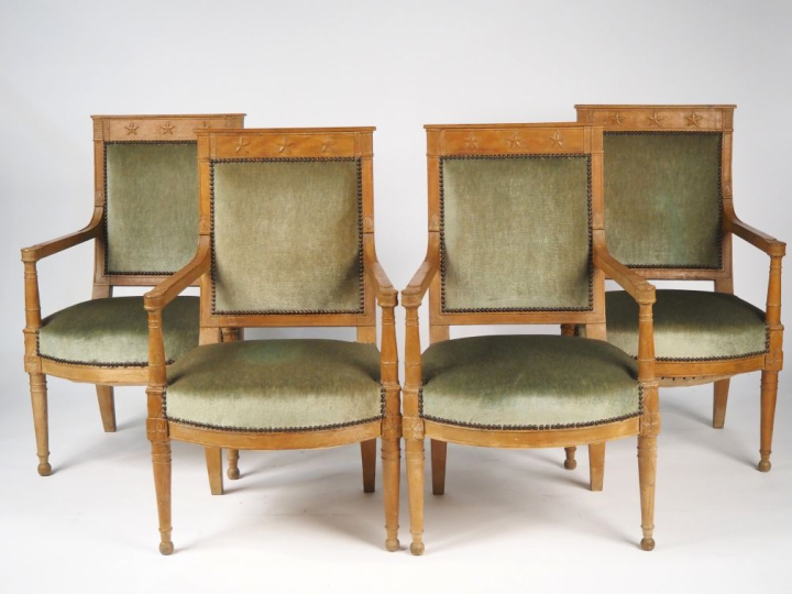Mobilier de salon Directoire en bois mouluré et sculpté à décor d'étoi