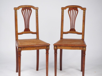 Vente aux enchères Paire de chaises 1900 en loupe, ornementation de bronze à décor de gre