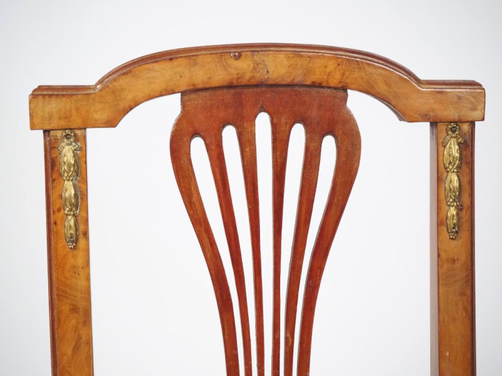 Paire de chaises 1900 en loupe, ornementation de bronze à décor de gre