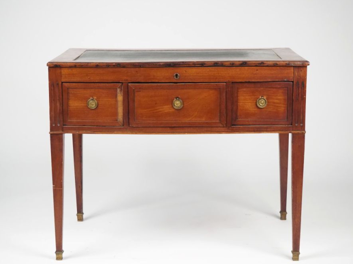 Petit bureau Napoléon III de style Louis XVI en noyer mouluré, plateau