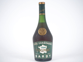 Vente aux enchères 1 VIEILLE BOUTEILLE COGNAC FINE CHAMPAGNE V.S.O.P A. HARDY - ELA 