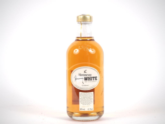 Vente aux enchères 1 BOUTEILLE COGNAC HENNESSY HENRY WHITE '25 th ANNIVERSARY'
