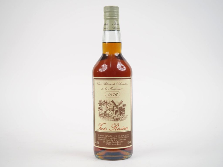 1 BOUTEILLE RHUM TROIS RIVIÈRES MARTINIQUE 45% - 1976