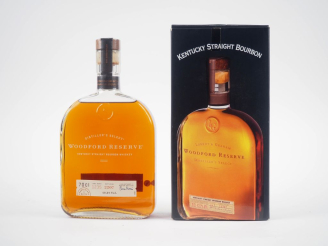 Vente aux enchères 1 BOUTEILLE WHISKY WOODFORD RESERVE BOTTLE N°2207 LABEL BATCH : 1235 4
