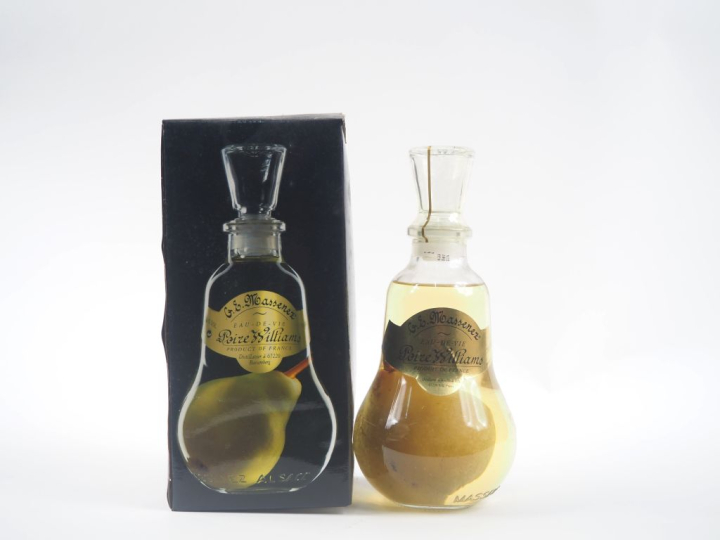 1 BOUTEILLE EAU DE VIE POIRE WILLIAMS MASSENEZ - COFFRET ABIMÉ