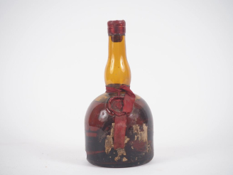 Vente aux enchères 1 VIEILLE BOUTEILLE GRAND MARNIER CORDON ROUGE - NIVEAU BAS 