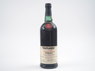 Vente aux enchères 1 VIEILLE BOUTEILLE PORTO TAYLOR'S