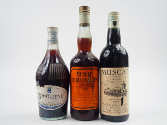 Vente aux enchères 3 BOUTEILLES VDN : 1 MUSCAT DE LUNEL / 1 MUSCAT DE RIVESALTES / 1 MUSC