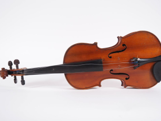 Vente aux enchères Violon d'étude fait à Mirecourt portant l'étiquette modèle d'après  An