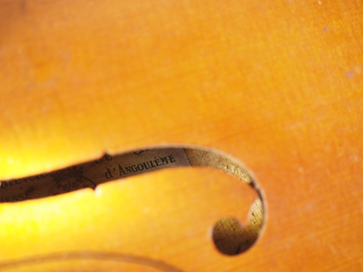 Violon d'étude fait à Mirecourt portant l'étiquette F. Breton lutherie