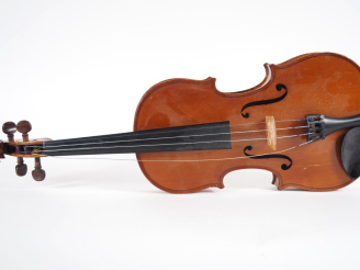 Vente aux enchères Violon fait dans les ateliers Laberte Humbert à Mirecourt portant l'ét
