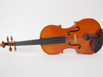 Vente aux enchères Violon fait à Mirecourt vers 1930. Dim. 361 mm (prêt à jouer, en bon é