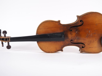 Vente aux enchères Violon fait en Allemagne sans étiquette vers 1910. Dim. 358 mm ( à res