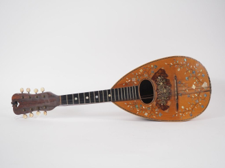 Vente aux enchères Mandoline portant l'étiquette "LUIGI URIANI NAPOLI". (bon état, à mont